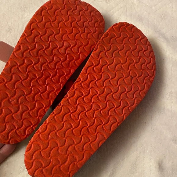 SLIPPERY customs sleepers, Stylish Red Sandals with Buckle Straps - Picture 5 of 10